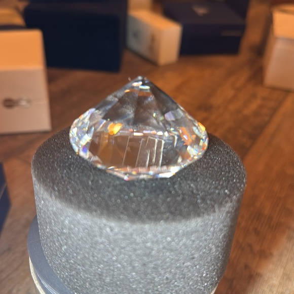 Swarovski crystal in a diamond shape - Picture 4 of 5